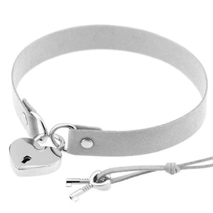 Lock heart choker collar