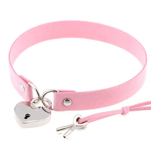 Lock heart choker collar