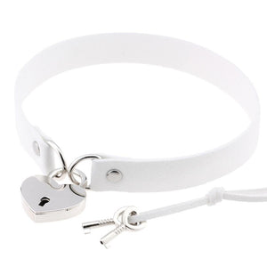 Lock heart choker collar