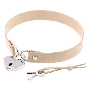 Lock heart choker collar