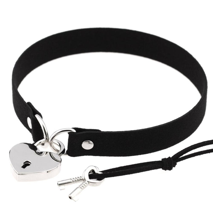 Lock heart choker collar