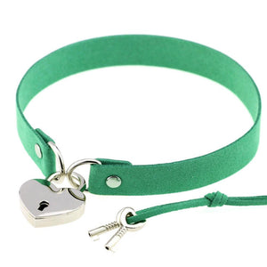 Lock heart choker collar