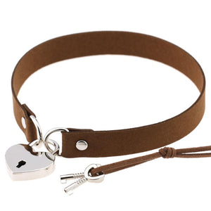 Lock heart choker collar