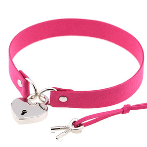 Lock heart choker collar